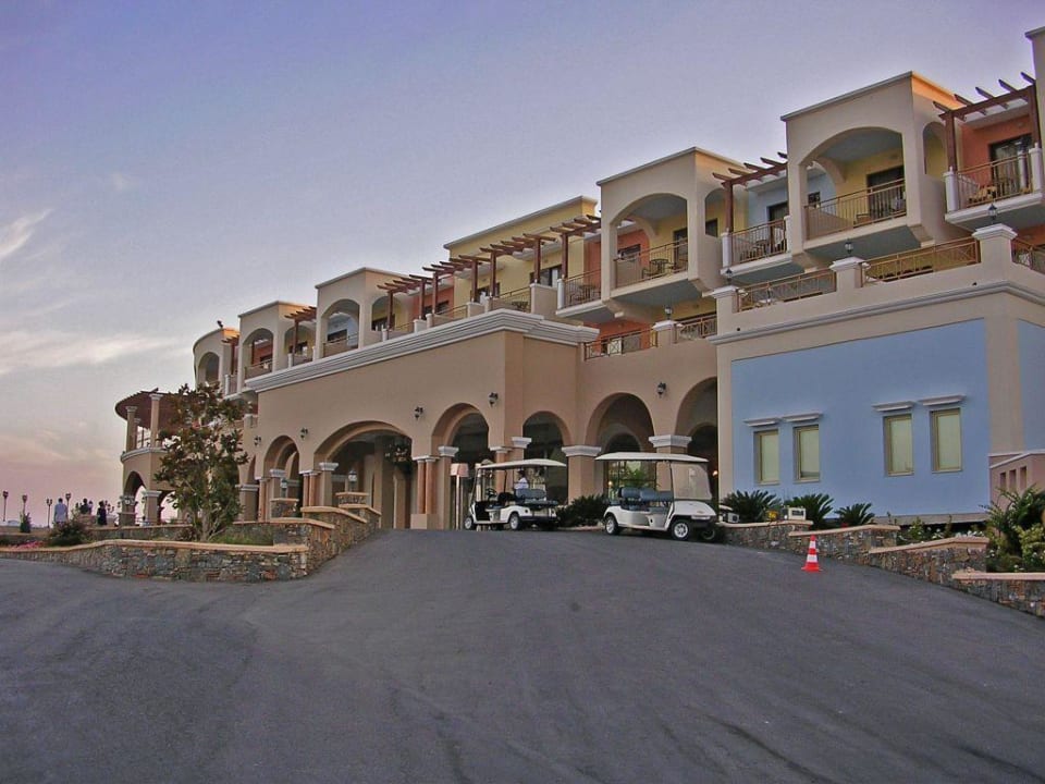 Auffahrt des Hauptgebäudes Lindos Imperial Resort & Spa