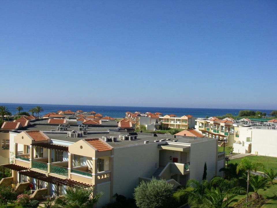 Blick über die Anlage zum Meer Lindos Princess Beach Resort & Spa