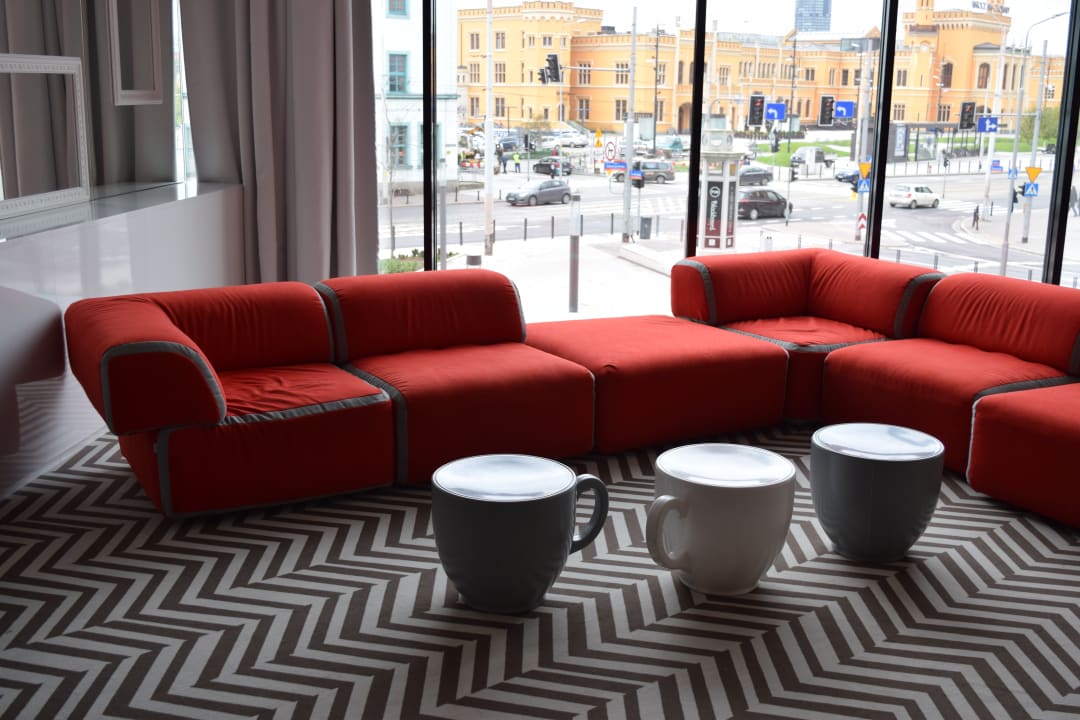 Sitzecke in der Lobby... ibis Styles Hotel Wroclaw Centrum
