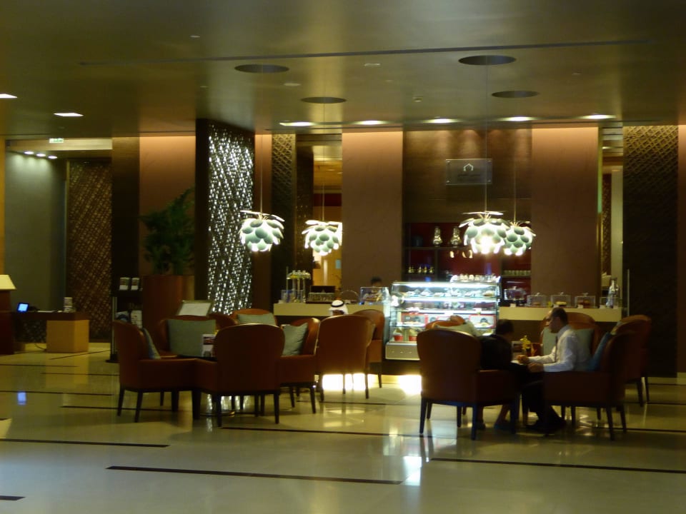 Cafe in der Lobby Four Points by Sheraton Al Ain