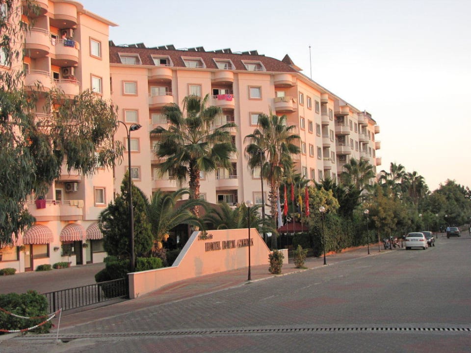 Hotel Straßenseite Hotel Royal Garden Beach