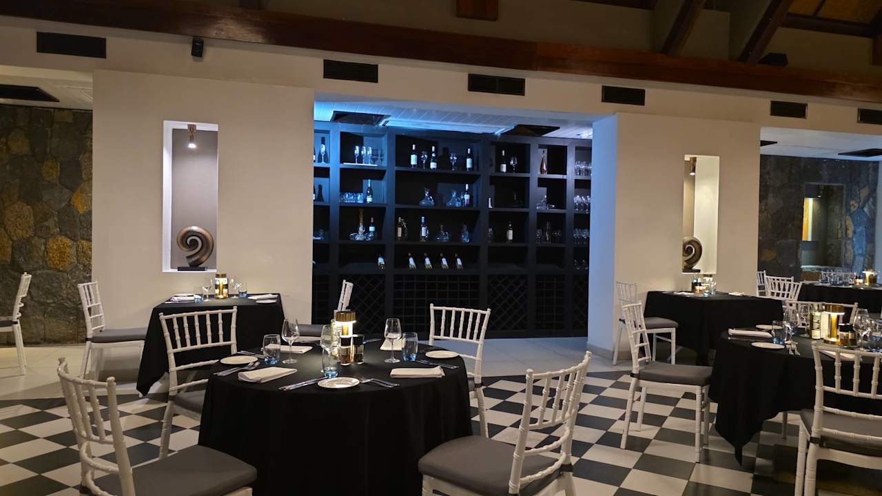 Gastro Crystals Beach Resort Belle Mare, a member of Radisson Individuals