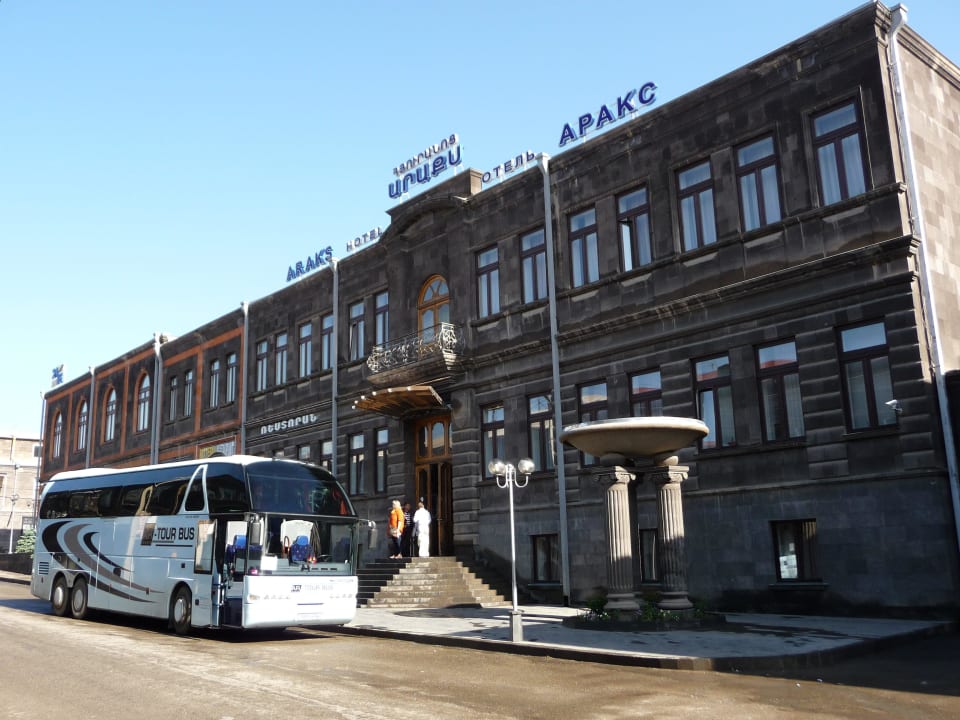 Außenansicht Hotel Araks