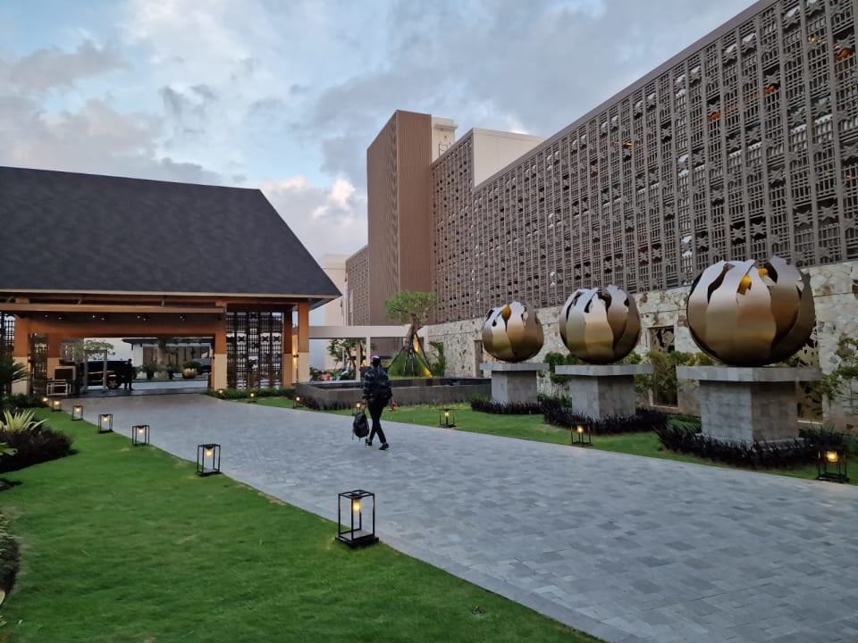 Außenansicht Pullman Lombok Merujani Mandalika Beach Resort