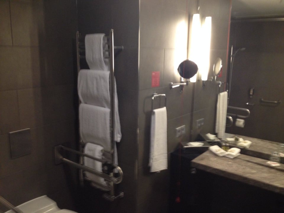 Badezimmer Adina Apartment Hotel Berlin Hackescher Markt