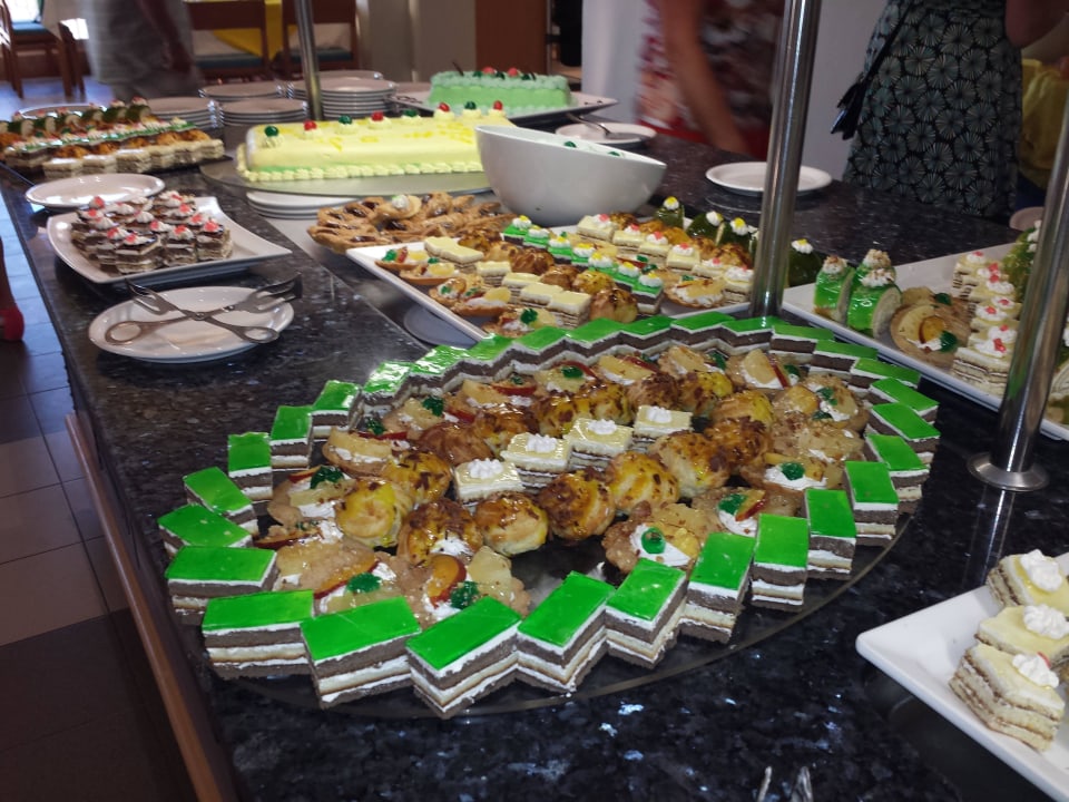 Sehr auswahlreiches Büffet ob süß oder herzhaftes  Calimera Yati Beach