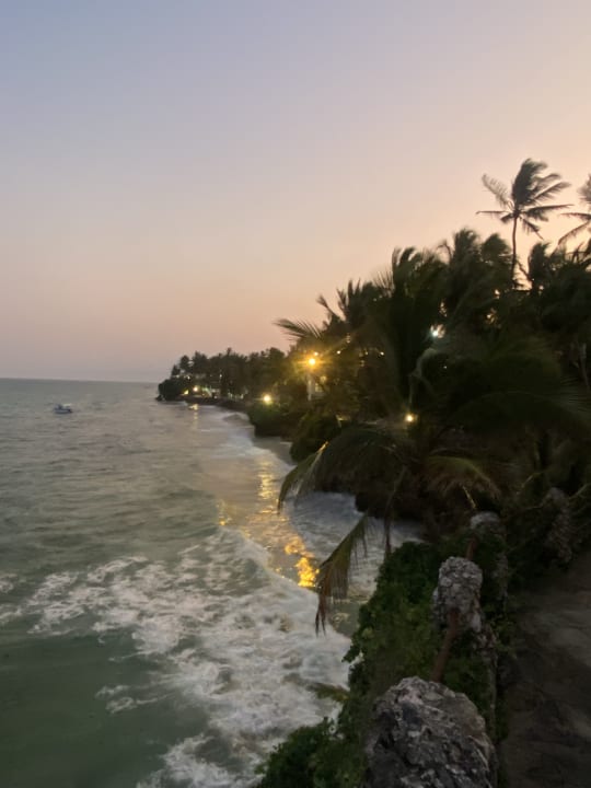 Strand Bahari Beach Hotel