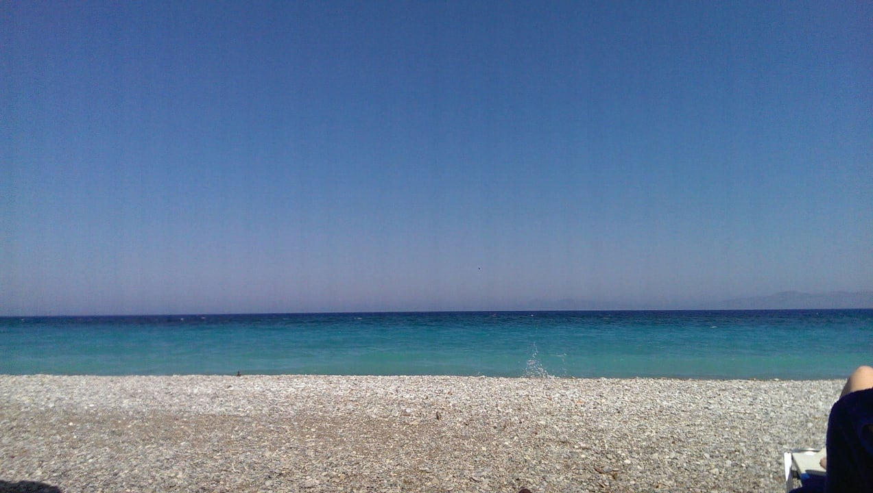 Blick vom Strand aufs Meer. Rhodos Horizon Resort