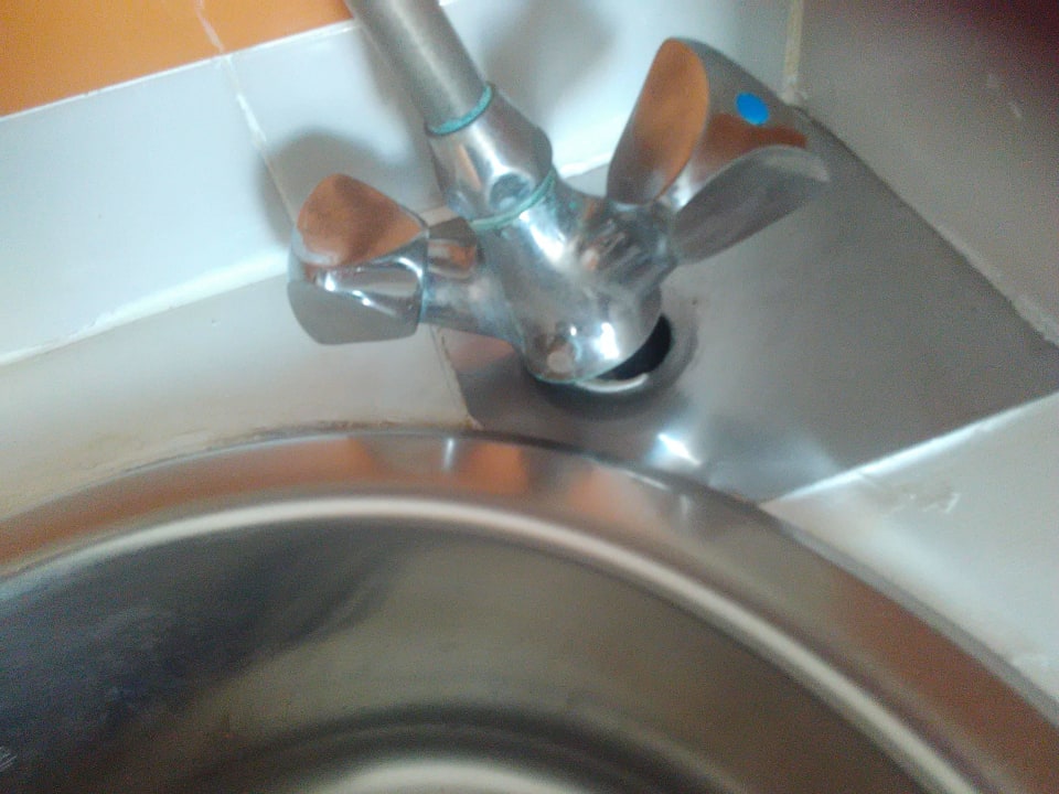 Wasserhahn in der Küchenzeile Monica Isabel Beach Club