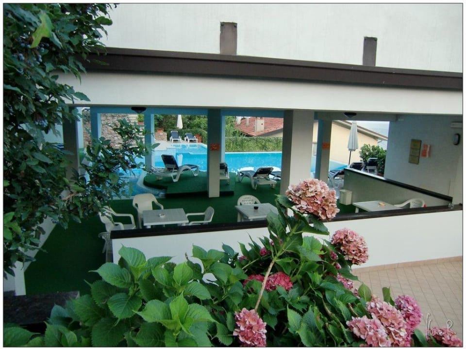 Der Poolbereich Hotel Garden Garni