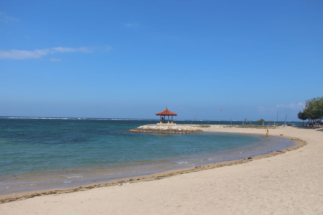 Strand Hotel Parigata Resort & Spa