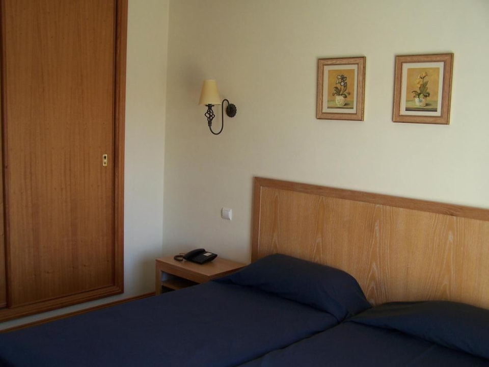 Bett und Schrank Hotel Cabecinho