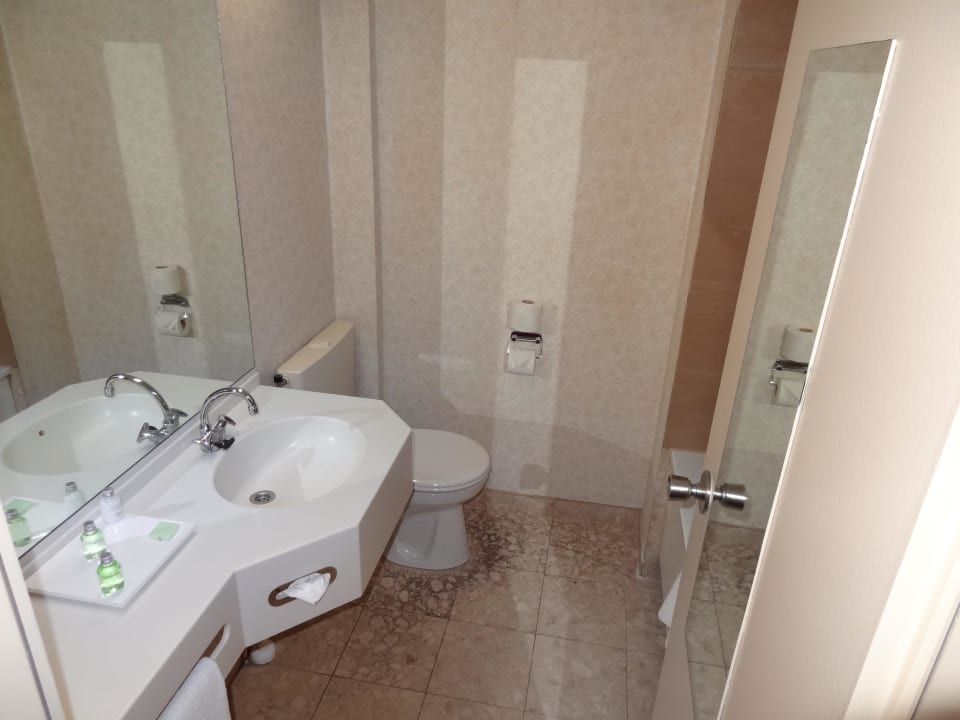 Bad NH Amsterdam Schiphol Airport