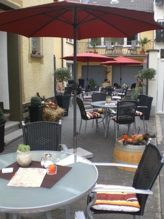 Innenhof Gästehaus Winzer Lounge Dernau