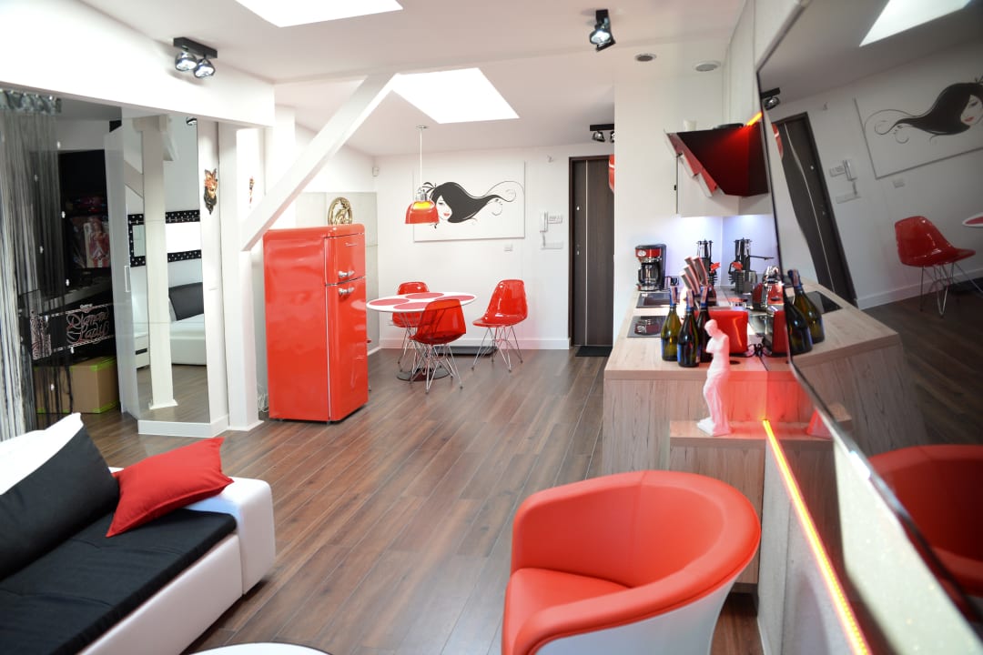 Zimmer In the Attic Apartments