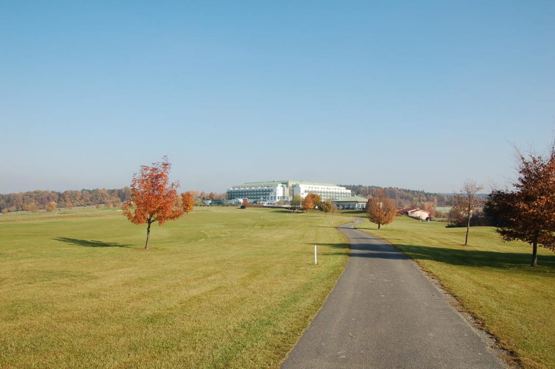 Außenansicht vom Golfplatz aus Hotel Reiters Supreme
