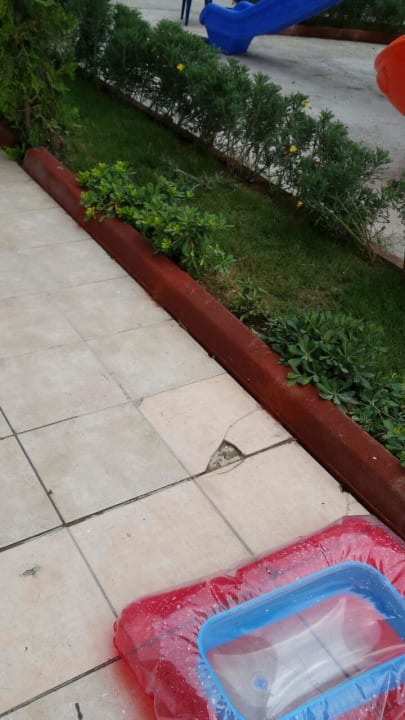 Unfallgefahr beim Kinderspielplatz, seit 10 Tagen Side Alegria Hotel & Spa - Adults only +16