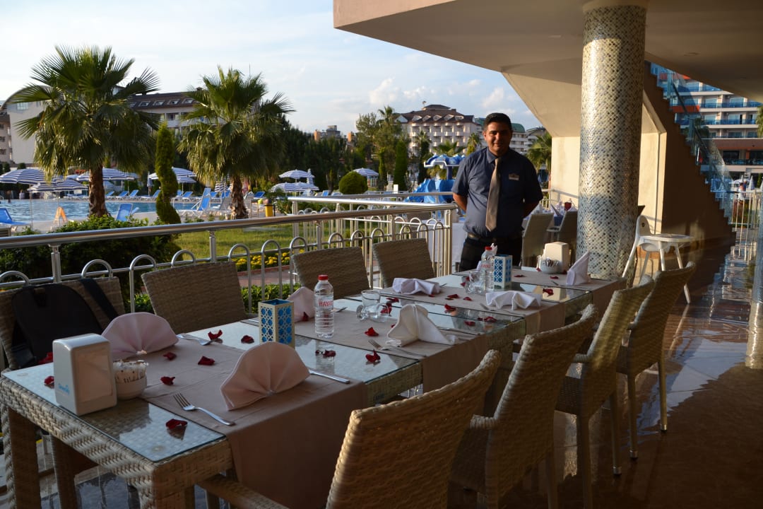 Bayram hat alles in Griff Lonicera Resort & Spa Hotel