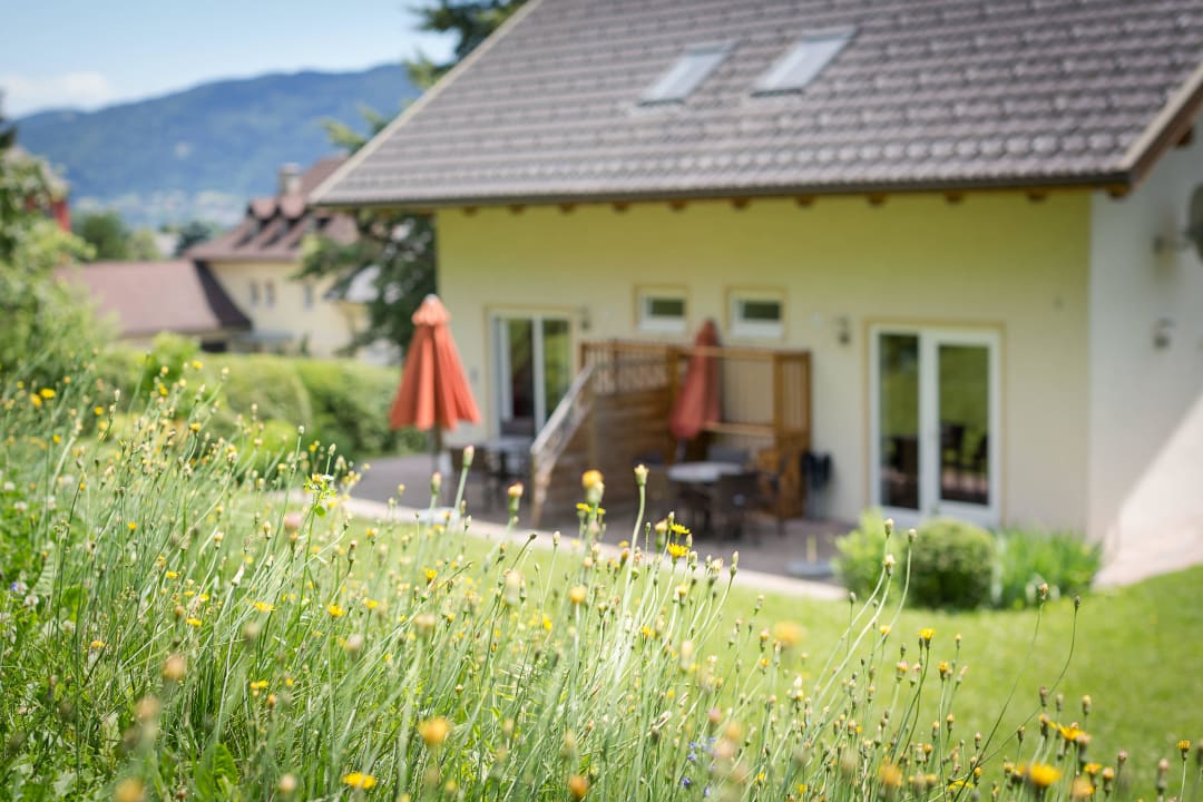 Terrassen der beiden Ferienhäuser Villa Marienhof - Apartments am Ossiachersee
