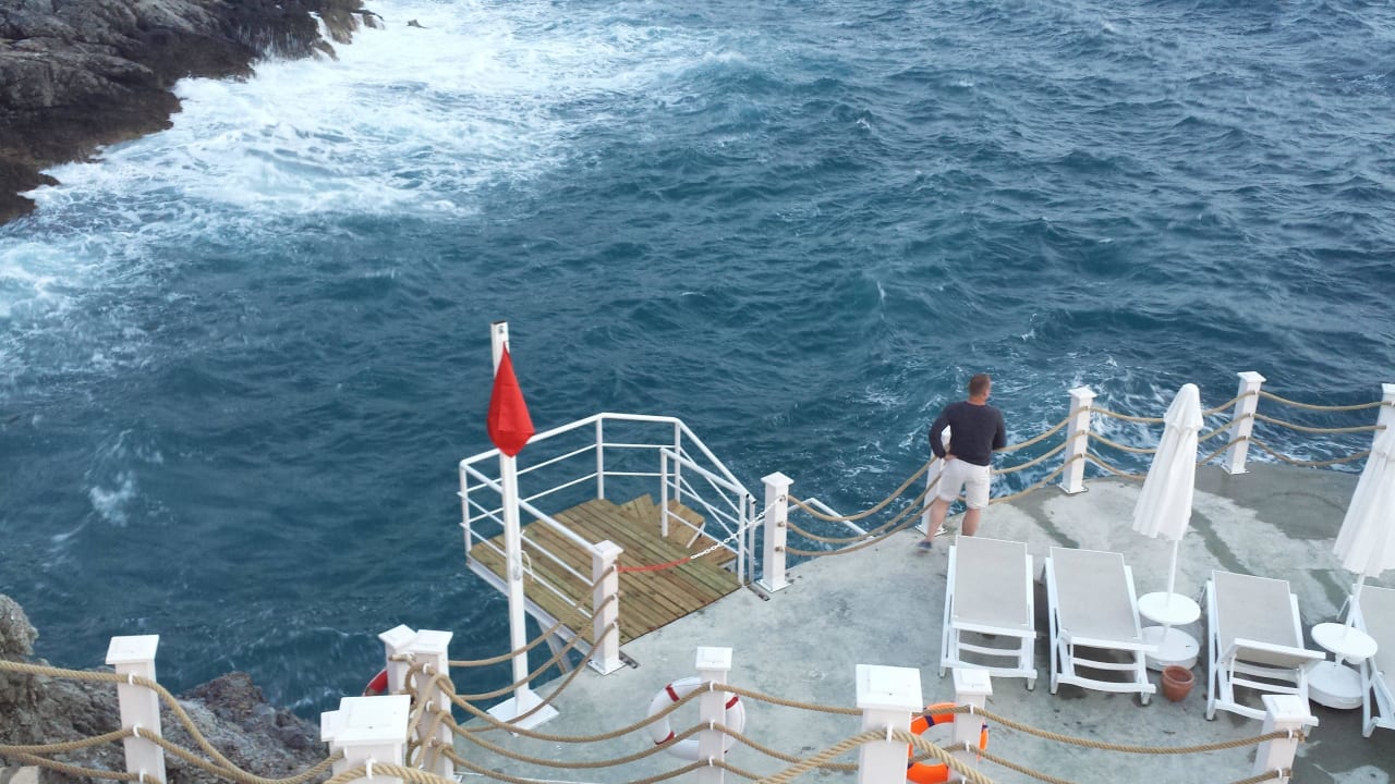 Blick auf Badeplattform Ramada Resort Kusadasi & Golf