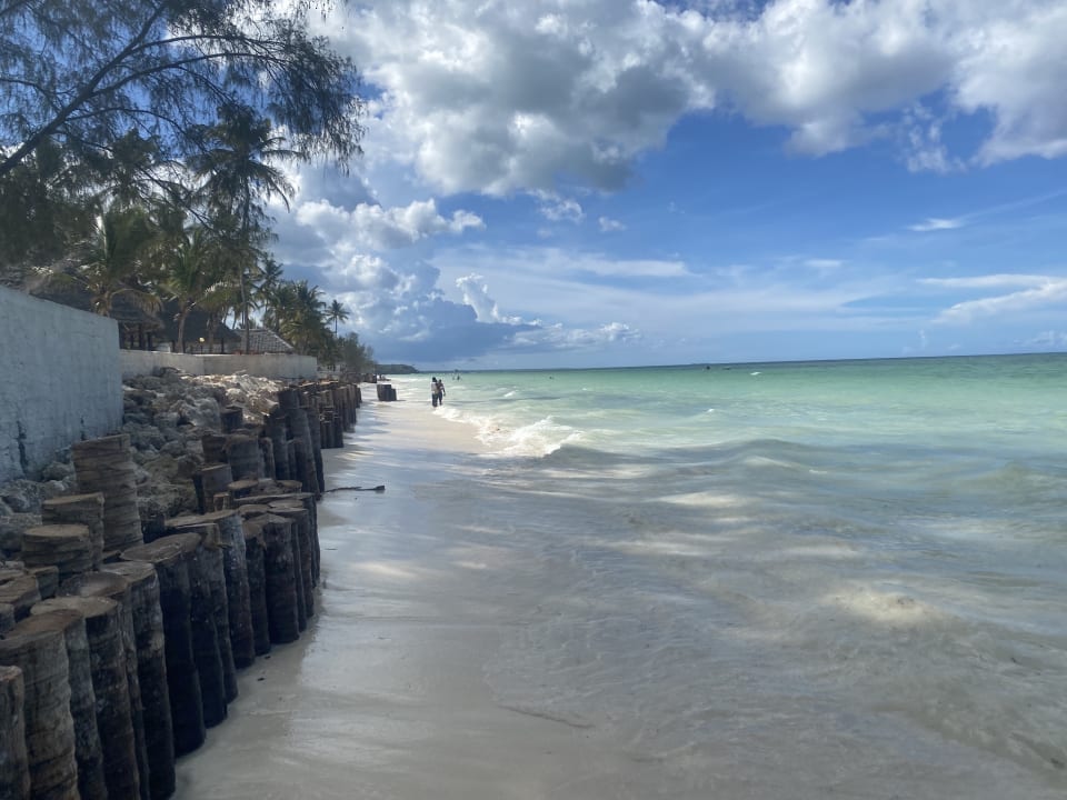 Strand Bluebay Beach Resort & Spa