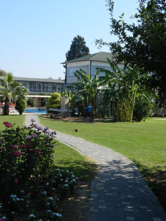 Weg zum Pool vom Eingangsbereich Sun Club Hotel