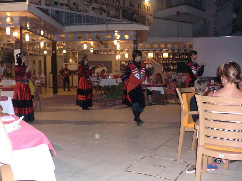 Türkischer Tanz Hanay Suite Hotel