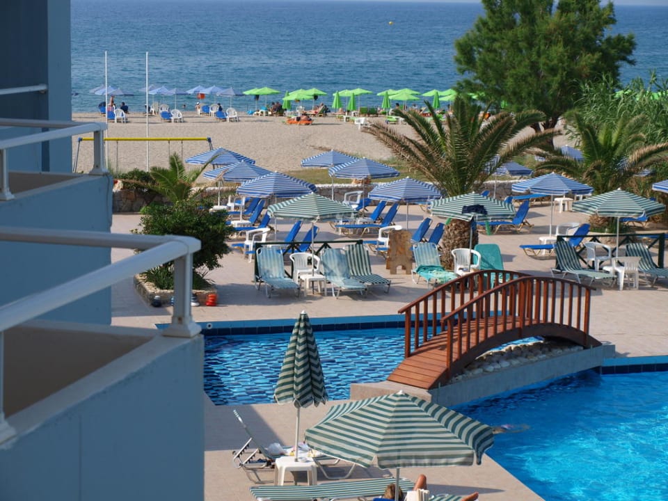 Blick zur neuen Brücke und dem Beach Hotel Kathrin Beach