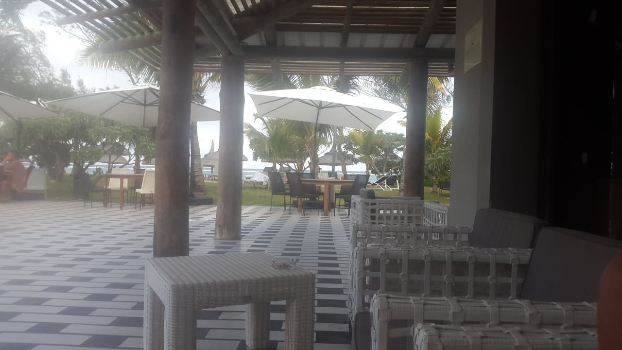 Poolbar Crystals Beach Resort Belle Mare, a member of Radisson Individuals