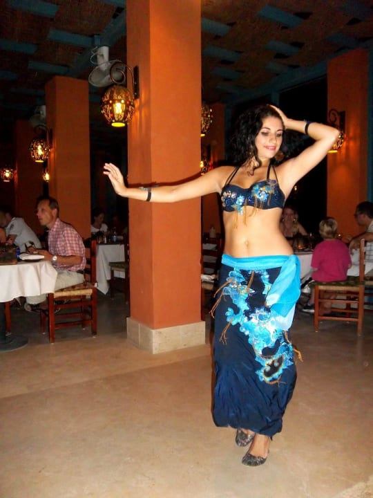 Showtime im orientalischen Restaurant, das zum Hotel  Sheraton Miramar Resort El Gouna