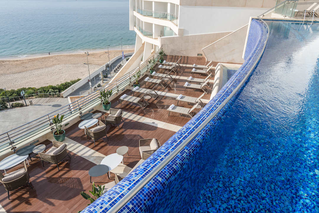 Pool Sesimbra Oceanfront Hotel