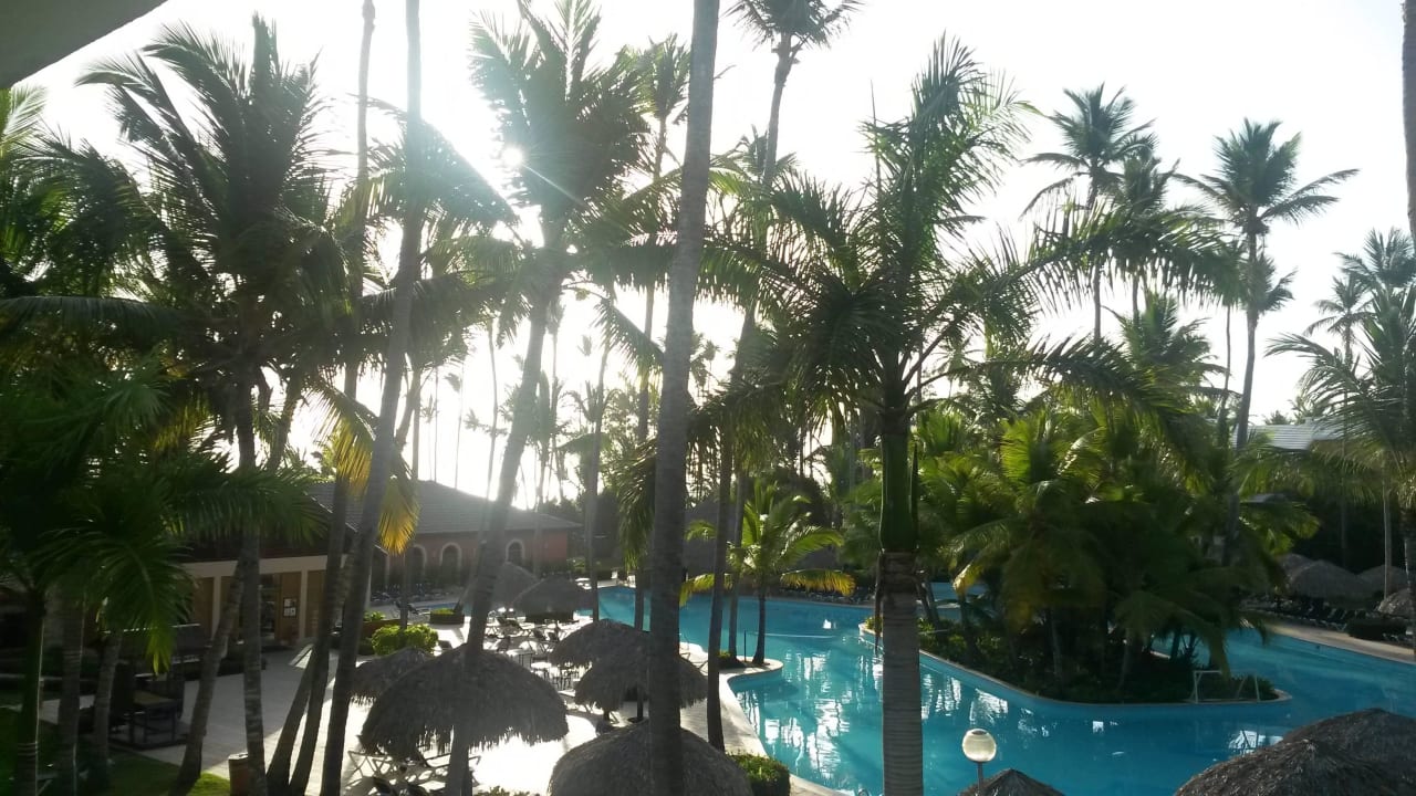 Zimmerausblick roter Punkt auf Gesamtanlagenfoto Grand Palladium Punta Cana Resort & Spa