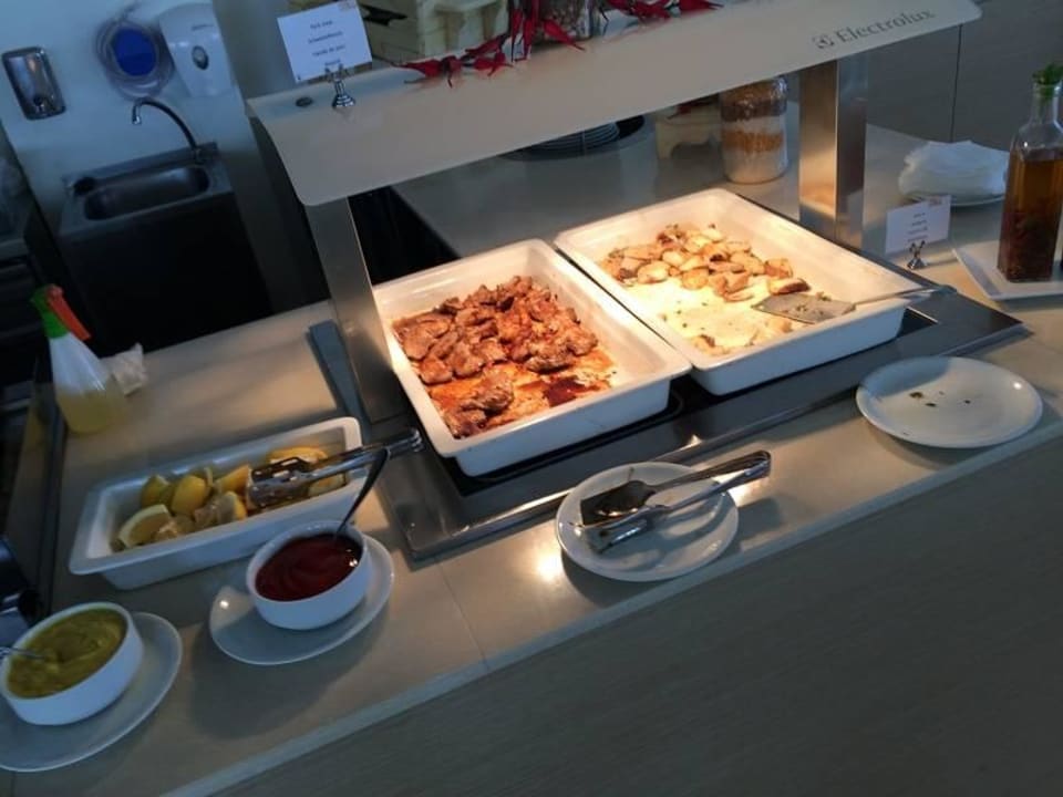 Mittagsbuffet Asterias Beach Resort