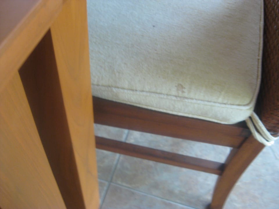 Fleckiger Stuhl beim Buffet Bandara Spa Resort & Pool Villas, Samui