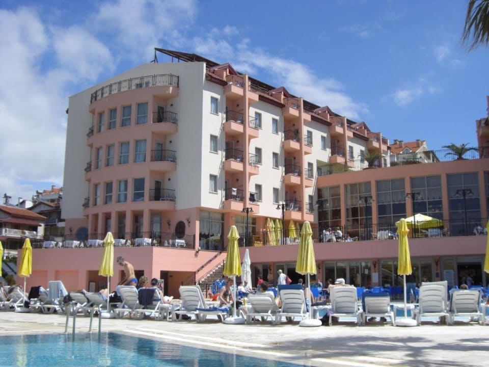 Vom Pool aus Royal Atlantis Beach Hotel