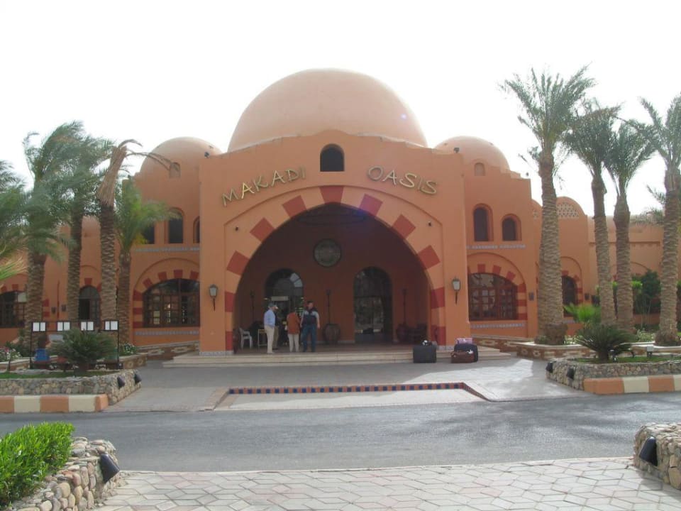 Haupteingang des Hotels Jaz Makadi Oasis Resort