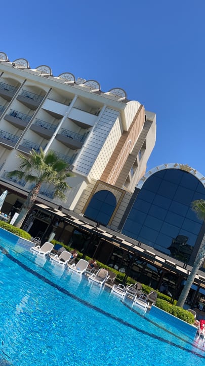 Pool Mary Hotel Side