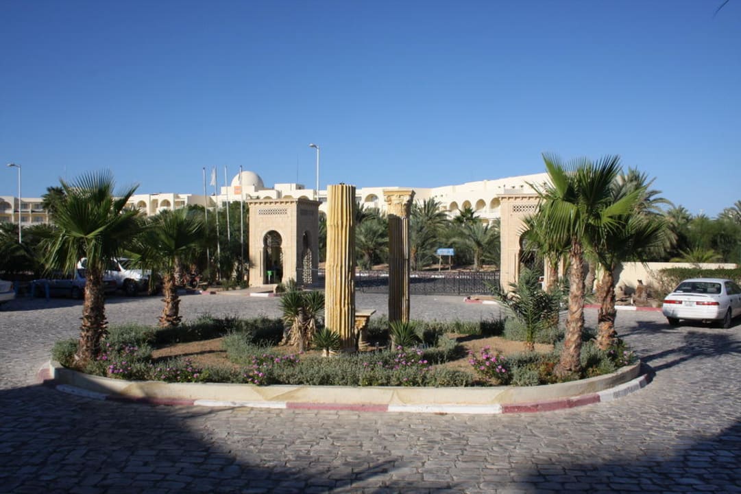 Vom Hotel-Eingang aus fotografiert The Ksar Djerba Charming Hotel & SPA