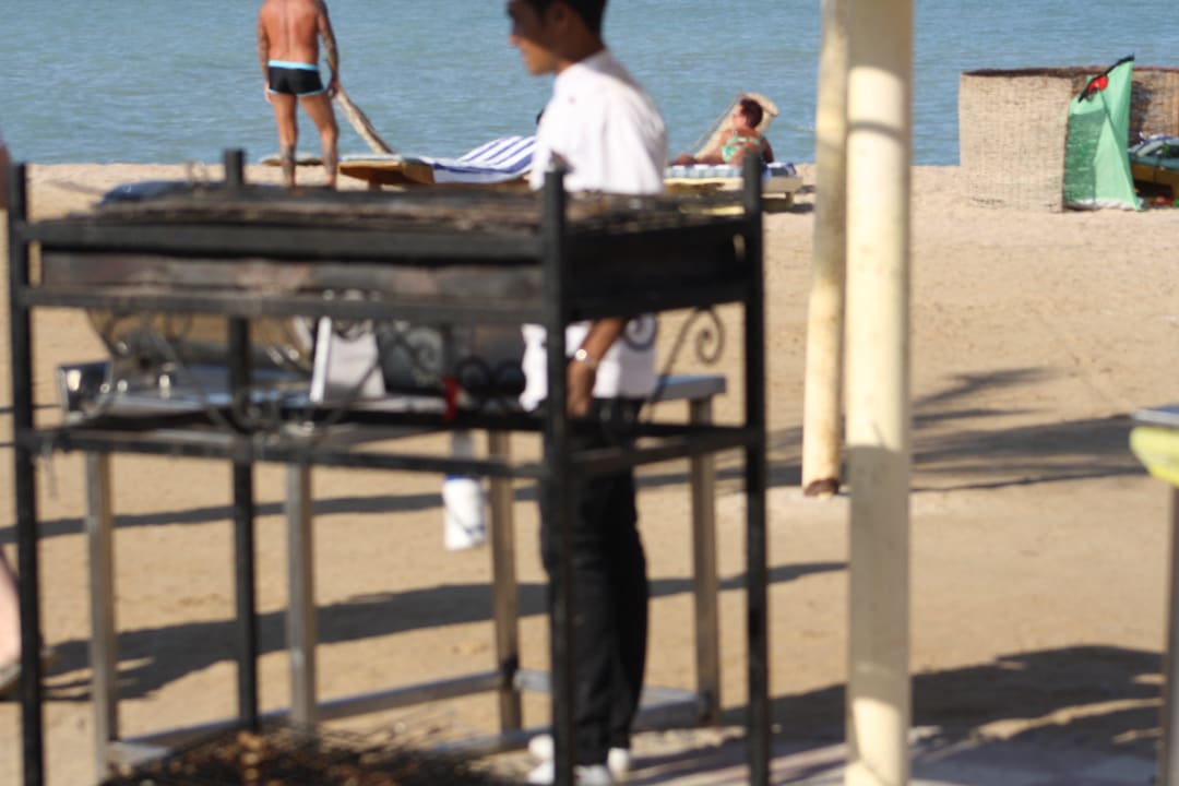 Grill vor der Strandbar Hotel Titanic Palace