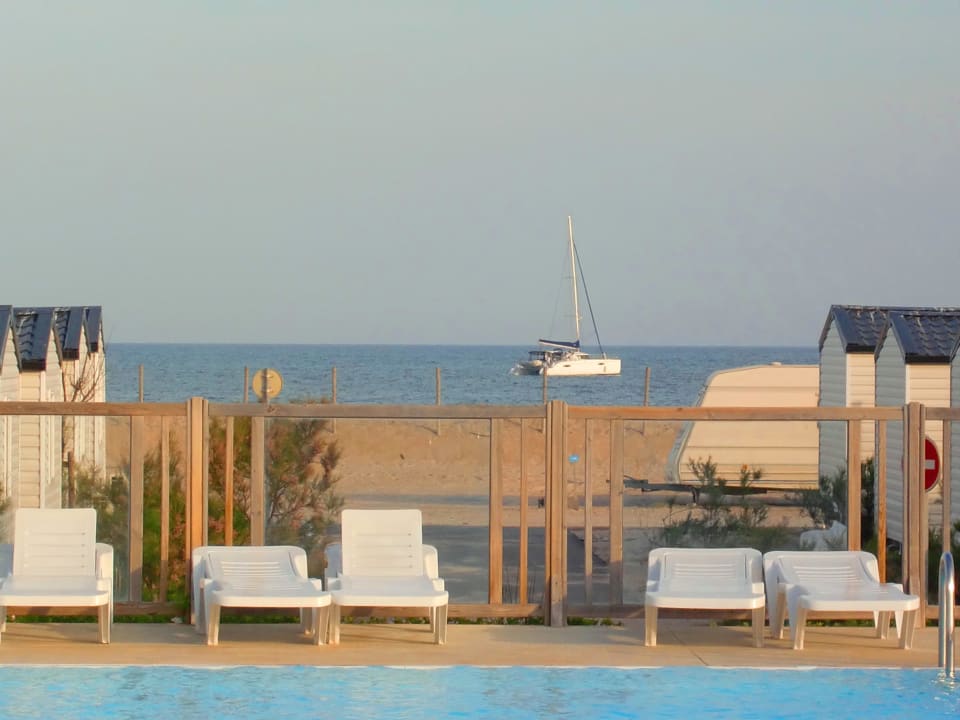 Blick vom Pool zum Meer Camping & Bungalows Le Palavas