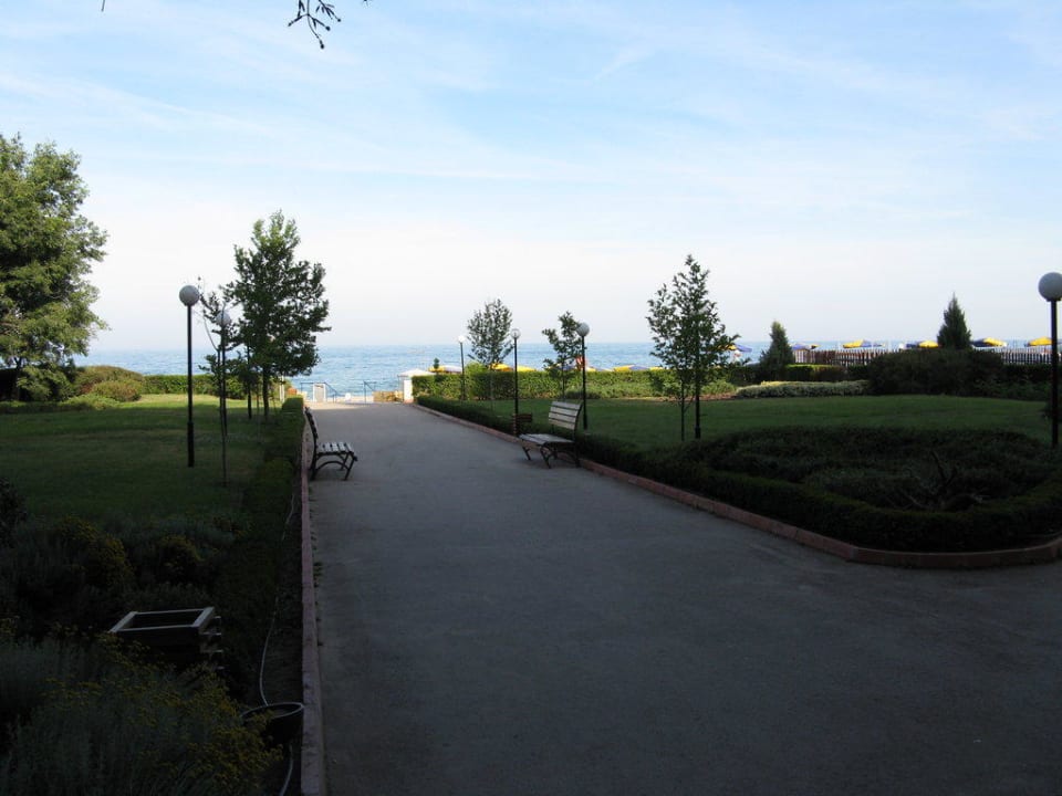 der Weg zum Strand durch den Garten HVD Riviera Beach