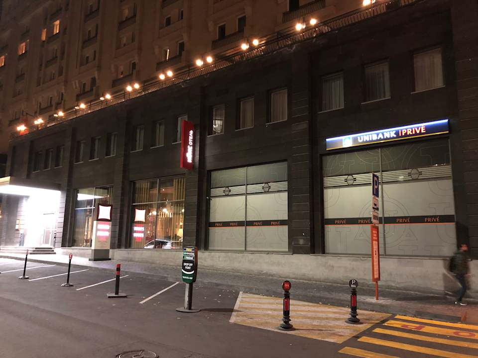 Außenansicht Ibis Yerevan Center Hotel