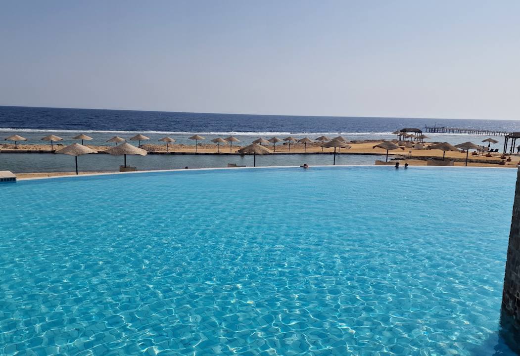 Pool Radisson Blu Resort, El Quseir