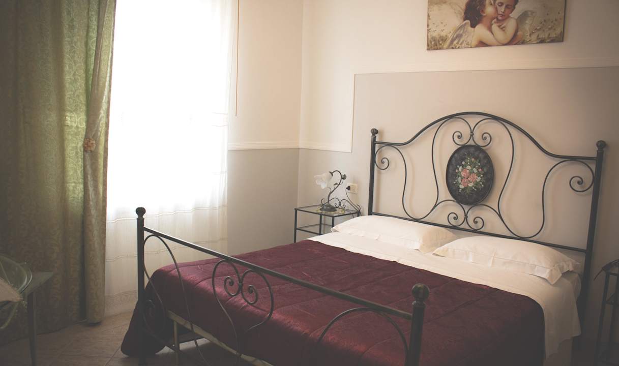 Letto matrimoniale B&B Terra Dei Santi Case Vacanza