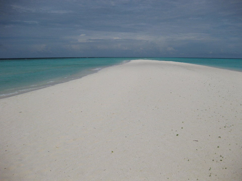 Strand am Ende der Insel Kuramathi Maldives