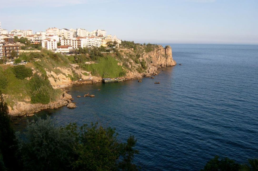 Blick vom Balkon des Zimmers Falcon Hotel