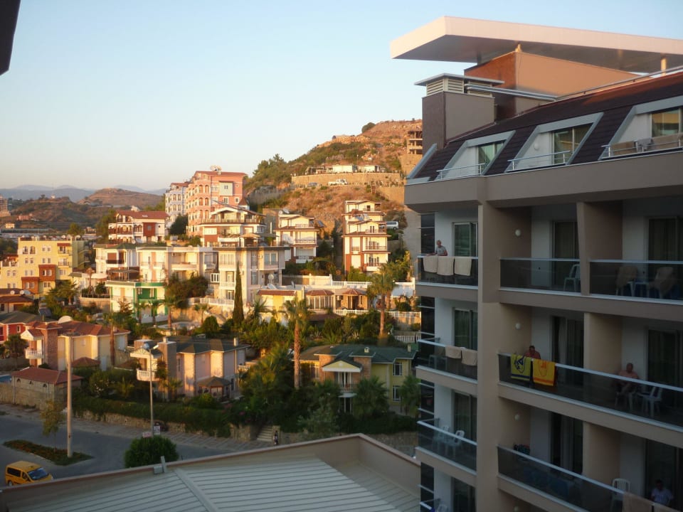 Ausblick zur Straße Dizalya Palm Garden