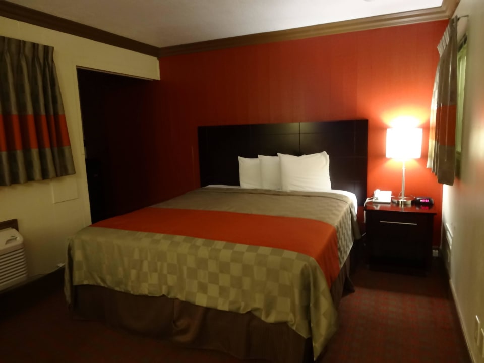 Bett Hotel Red Roof Inn & Suites Monterey