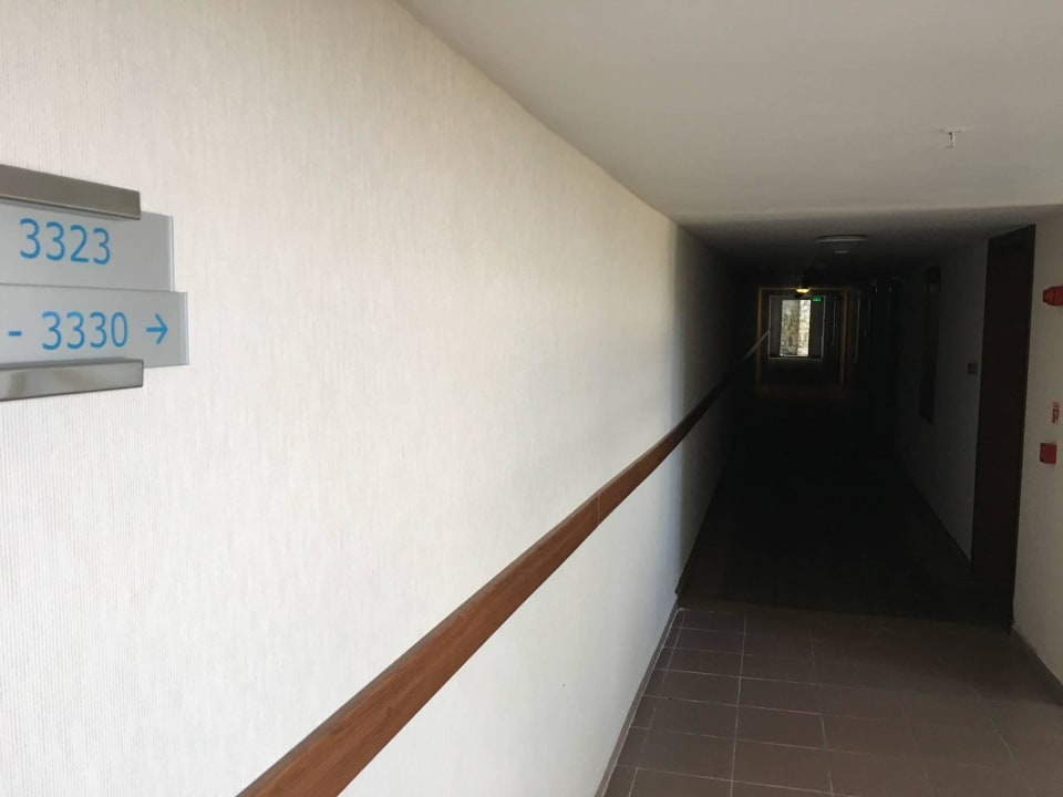 Flur zu den Räumen Hotel Pine Bay Holiday Resort