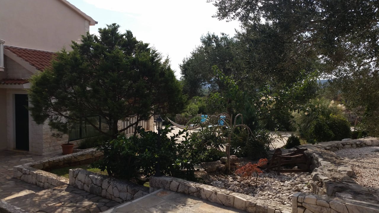 Liebevoll angelegter Garten Villa Sonnhaus